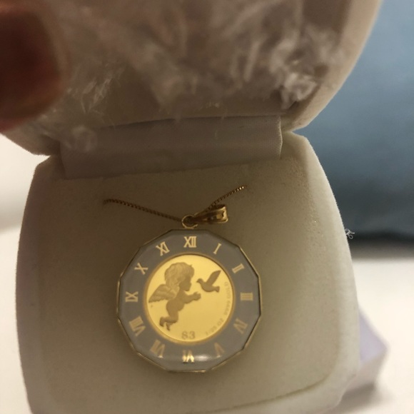 ❌SOLD❌Queen E yellow gold necklace - Picture 2 of 2